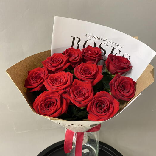 Букет красных роз 11 шт