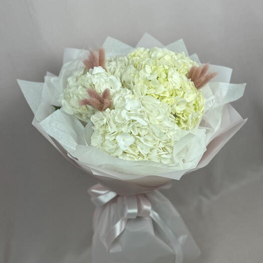 Белая гортензия с лагурусом 🌸