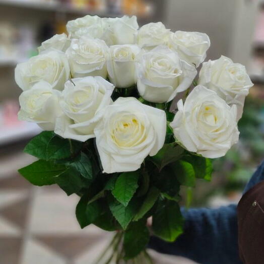 Букет 15 Белых роз в ленту