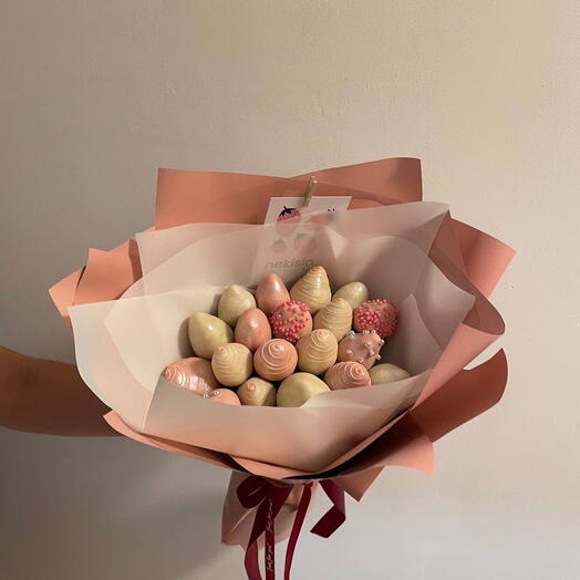 Букет из клубники в шоколаде подарок жене девушке на день рождения