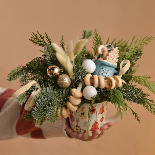 Кружечка с натуральной хвоей и баранками