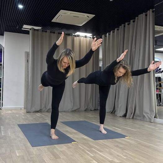 Подарочный сертификат на 8 индивидуальных тренировок: Пилатес Мат, Йога и Женский Фитнес в FlowCore