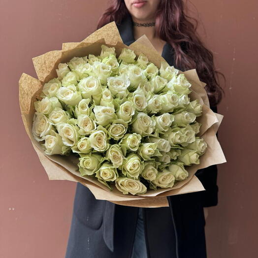 51 белая Роза в крафте