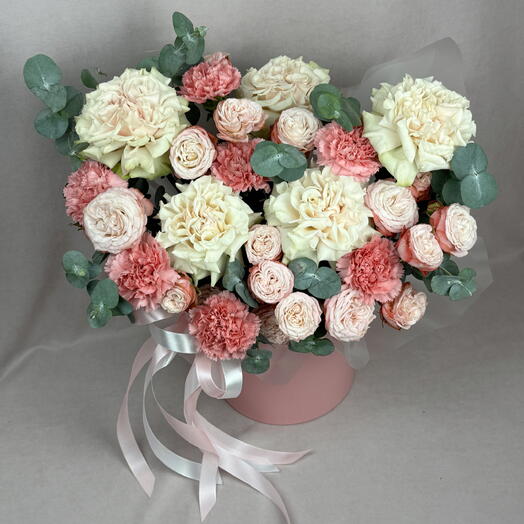 Цветы в шляпной коробке. Розы, диантусы🌸🥰