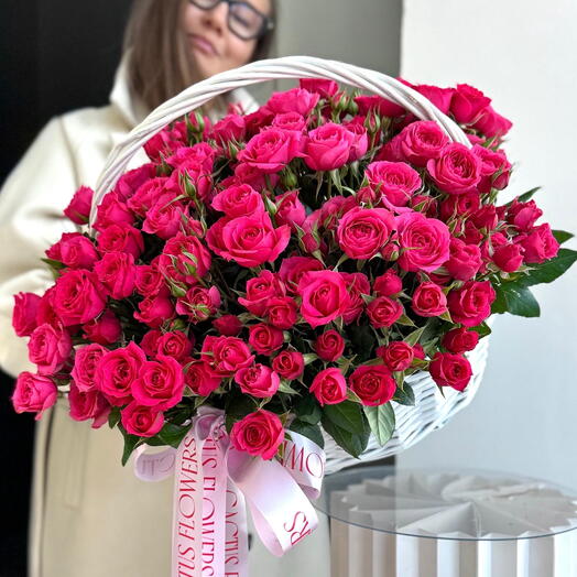 Идеальная корзина с кустовыми розами ( размер L)