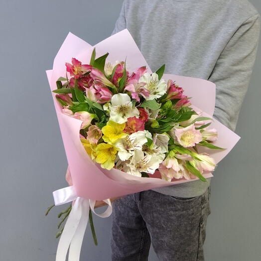 Альстромерия | Букет из 9 альстромерий в розовой упаковке