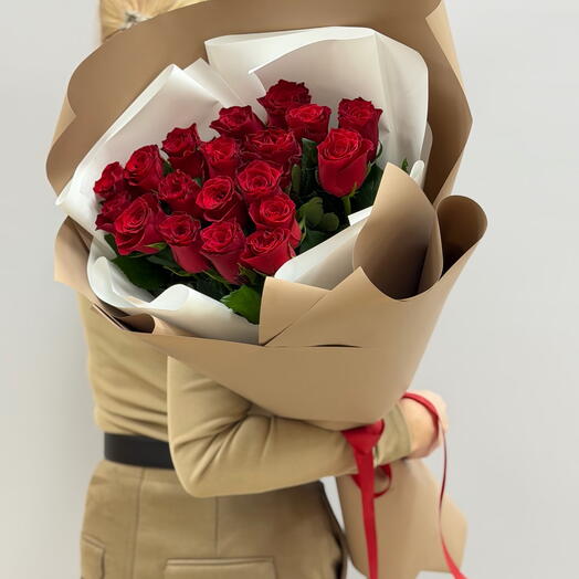 РРозы 60 см  букет "Love is..." в дизайнерской упаковке