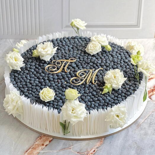 Свабедный торт большой с ягодами