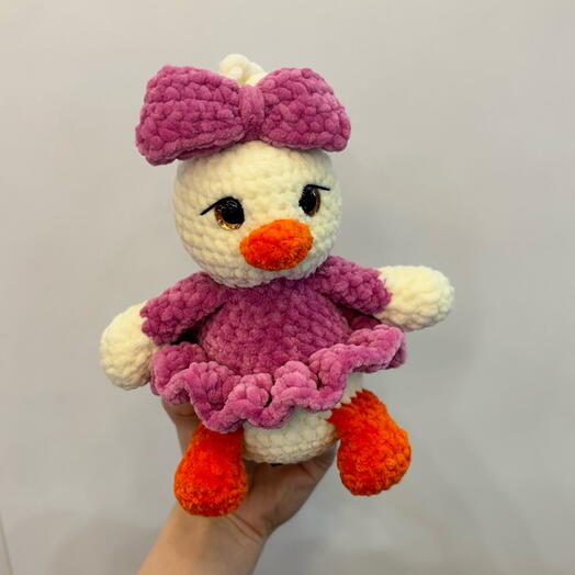 Уточка в платье игрушка