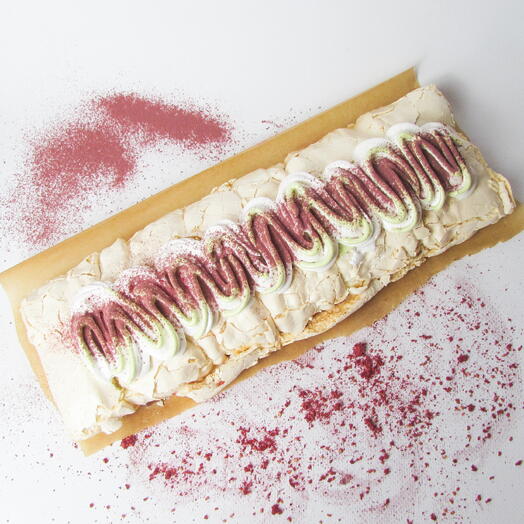 Меренговый рулет с малиной