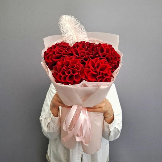 Красные французские розы