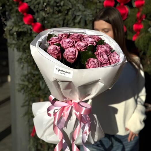 Букет из фиолетовой розы Маритим 15 шт