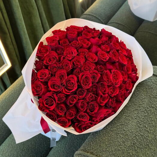 101 красная роза в день святого Валентина