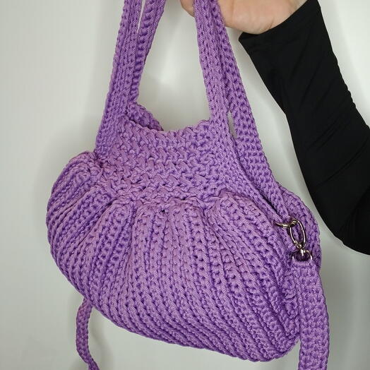 Яркая сумочка - стильное дополнение образа