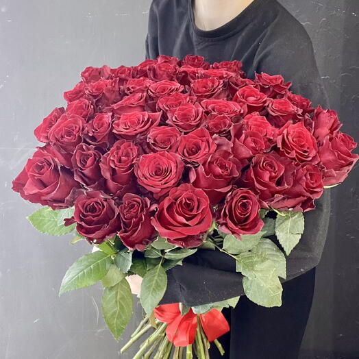 Прекрасный букет из 55 алых роз ♥️