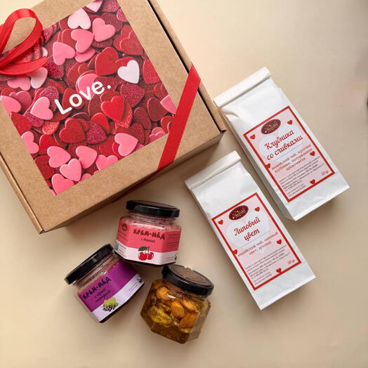 Бокс "LOVE" с чаем и медовыми десертами