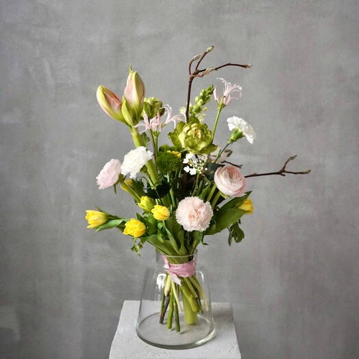 Премиальный букет с ранункулюсами и амариллисом