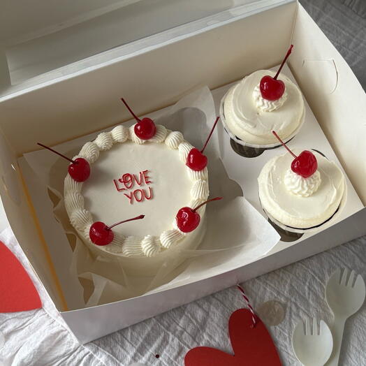 Бенто-торт и 2 капкейка love you
