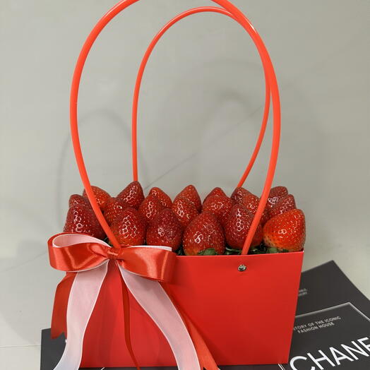 Клубника в сумочке «RED»