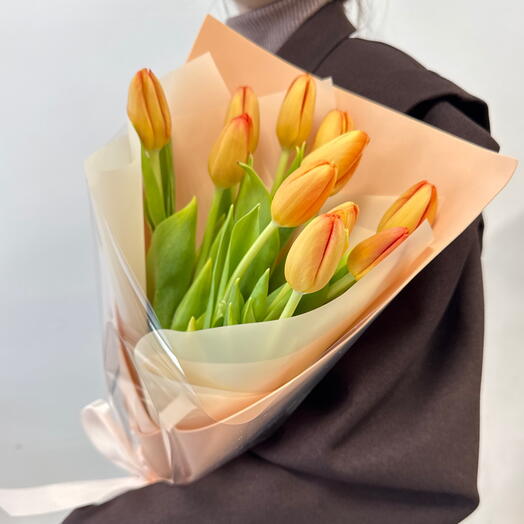 Букет из 11 нежных тюльпанов