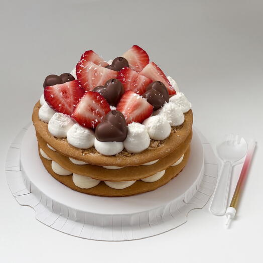 Медовик с клубникой