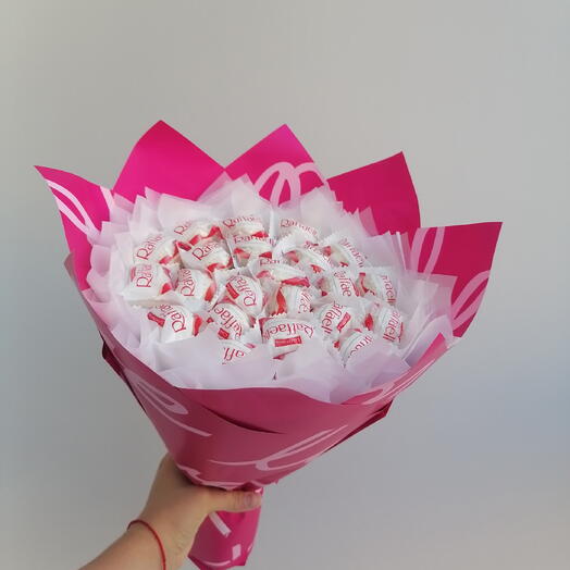 Букет из конфет «Raffaello» 20 см