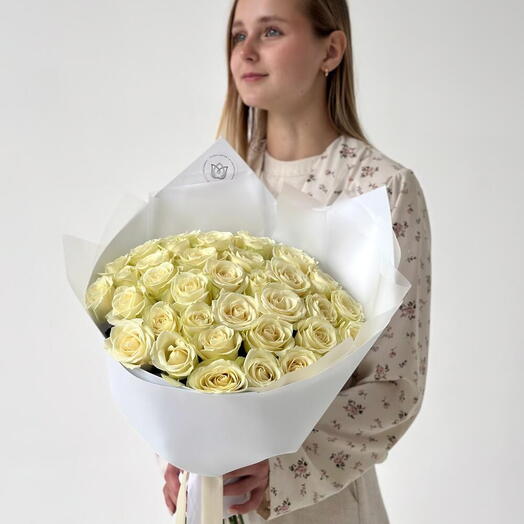 Букет из 35 белых роз