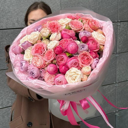 Букет из 35 ягодных кустовых роз