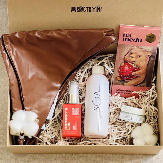 Подарочный бьюти-набор «С чувством вкуса» с уходовой косметикой, шоколадом и весенней косынкой