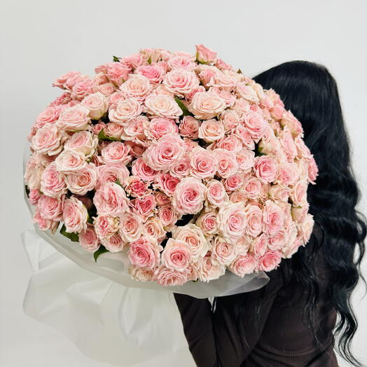 Букет из 51 Нежно-Розовой Кустовой Розы 🌸