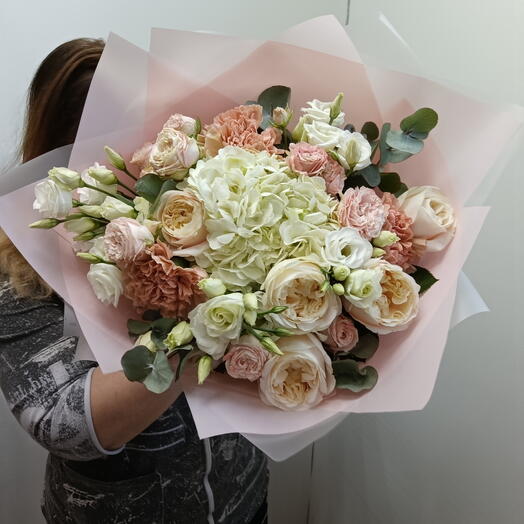 Авторский букетик гортензии, роза, роза кустовая, диантус, эустома, эвкалипт 00056