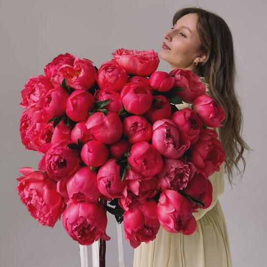 Букет из 35 пионов премиум "CORAL CHARM"