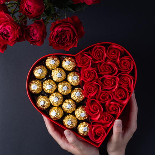 Набор сердце Ferrero и розы