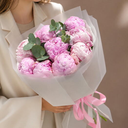 Peony Couture — букет из розовых пионов с эвкалиптом