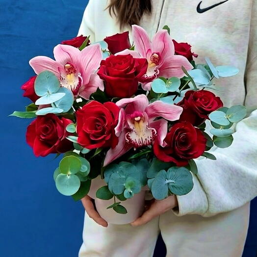 Орхидеи с розами и эвкалиптом в коробочке️🌺