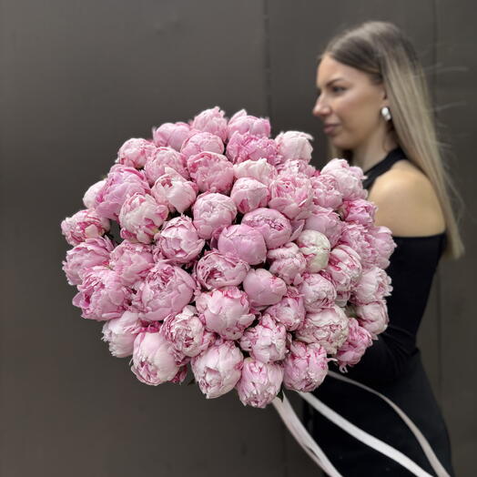 Букет под ленту 51 розовый пион