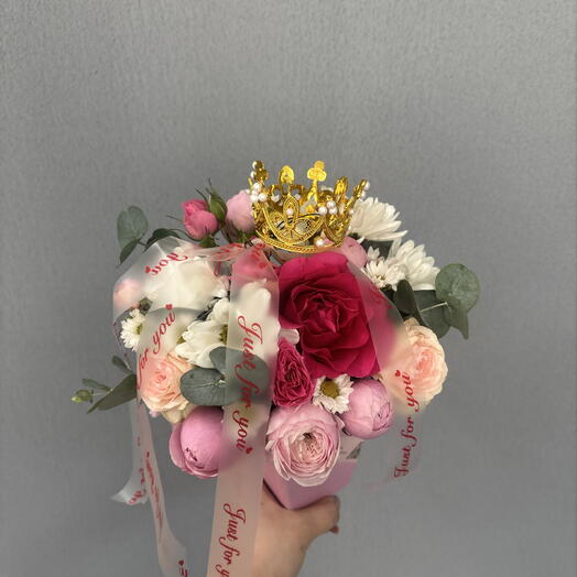 Композицию нежно-розовая с короной🎀