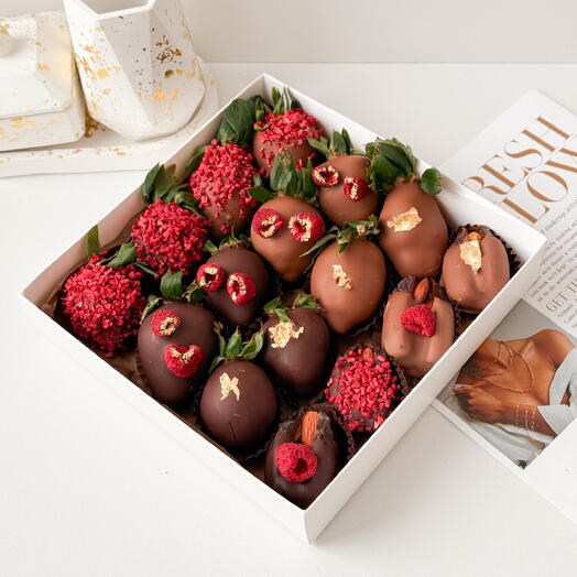 Клубника в шоколаде с финиками в шоколаде молочном и темном 🍓️