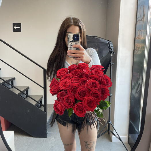 Алые розы букет под ленту