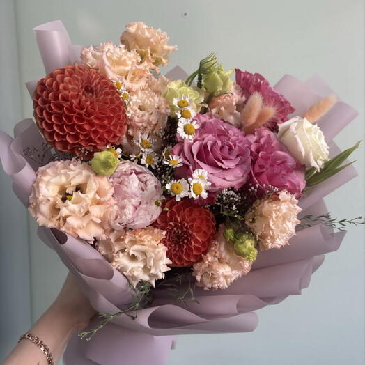 Букет сборный из эустомы/роз кантри блю/георгина/пиона/ромашки💕