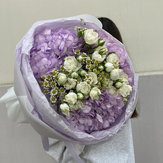 Букет гигант из гортензии, ромашки и кустовых роз 💜