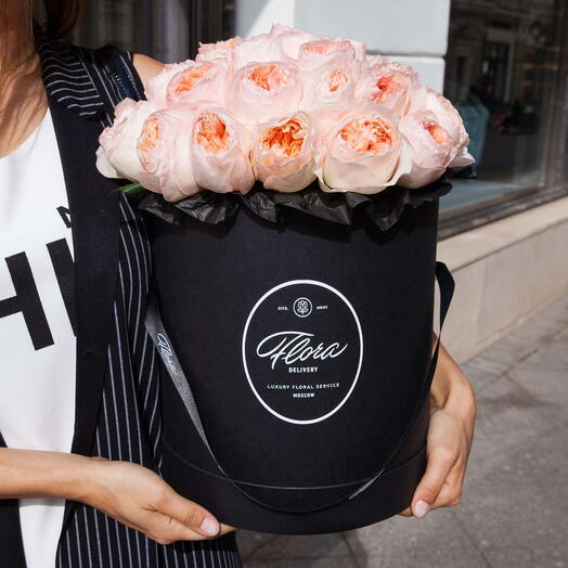 Шляпная коробка Grand "Розы Austin Juliet" BLVCK