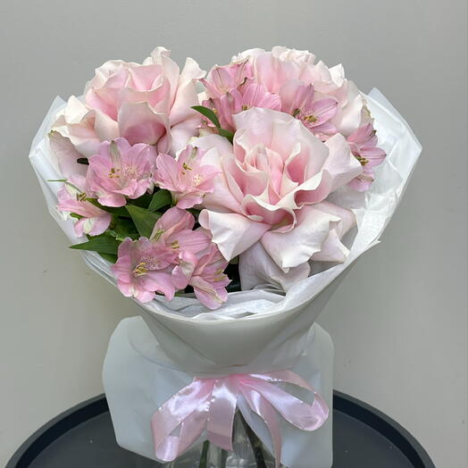 Нежные французские розы и альстромерии🌸