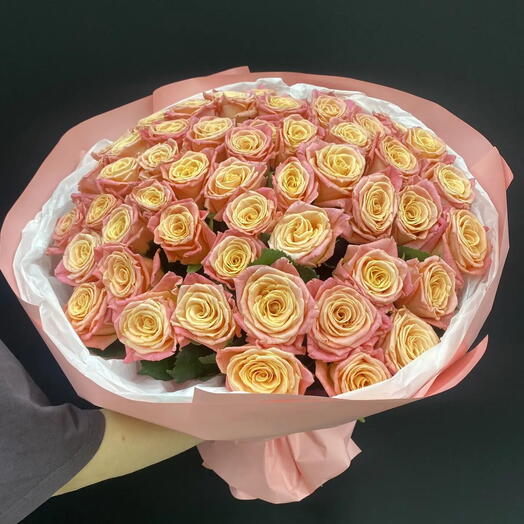 Букет из 51 розы Miss Piggy, в оформлении