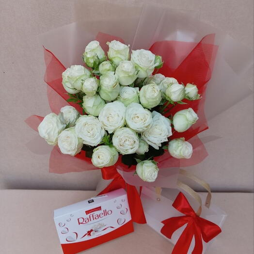 Roses + Raffaello ( 5 spray roses in Raffaello style)