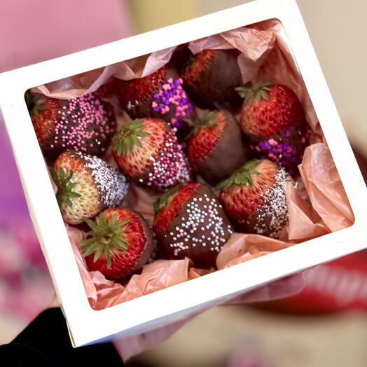 Клубника в бельгийском шоколаде 13 штук от магазина Candy Day