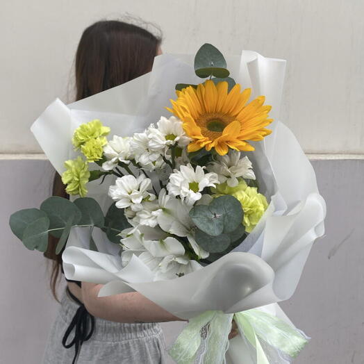 Прощай лето 🌼 Авторский букет с подсолнухом, кустовыми диантусами и ромашковидной хризантемой