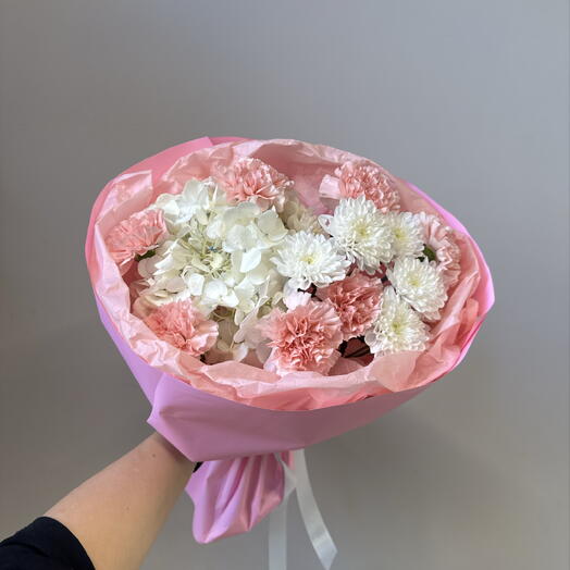 Нежный букет с Розовой Гортензией и Диантусами