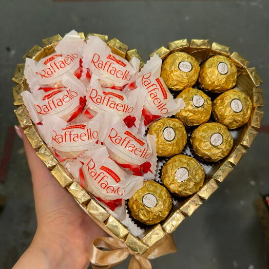 Сладкий подарочный набор конфет сердце Raffaello Ferrero Merci