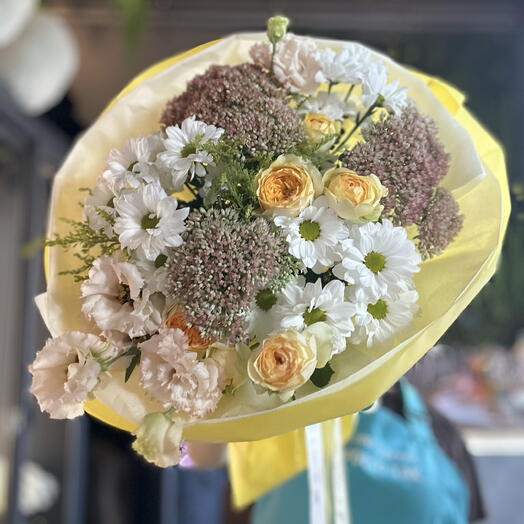 Яркий букет с пионовидными розами 💛